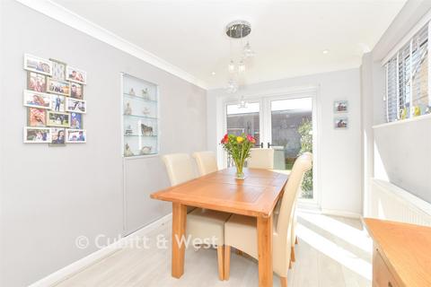 18 Winchester Road, Rustington, Littlehampton, BN16 3RH