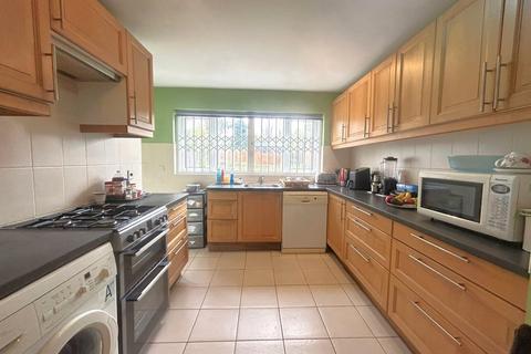 1 bedroom in a house share to rent, Elmstead Avenue, Wembley HA9