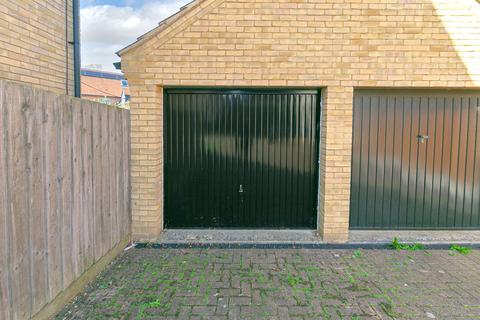5 bedroom detached house for sale, Bergman Close, Oxley Park, MK4