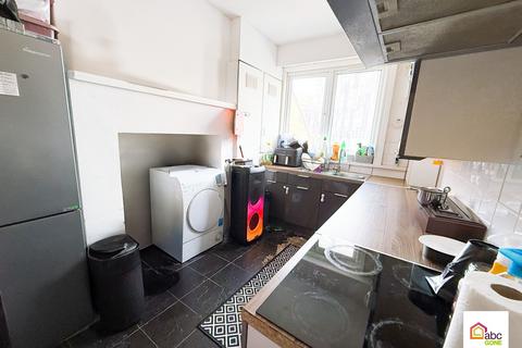 2 bedroom flat for sale, 63 Frinton Mews, Gants Hill, IG2 6JD, UK