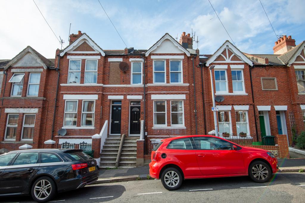 Charming traditional terraced house with attrac...