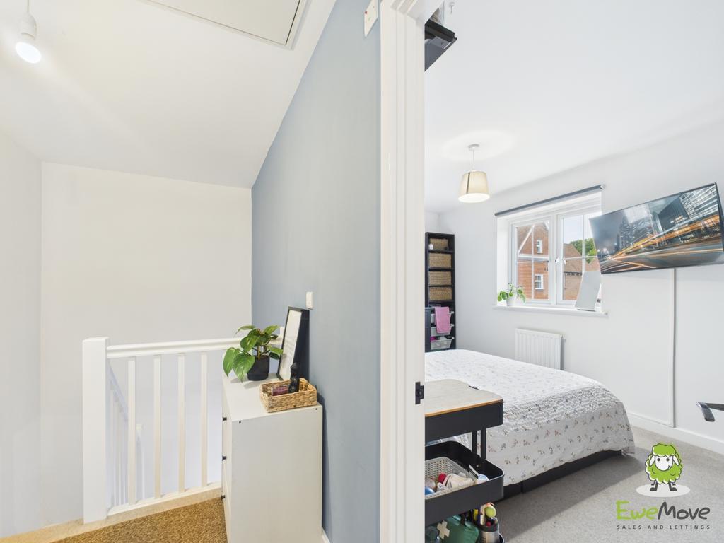 Ewe Move Estate Agents Basingstoke - Dovecote Way -