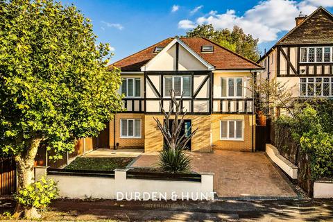 Summerfield Road, Loughton, IG10