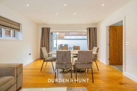 4 bedroom detached house for sale, Summerfield Road, Loughton, IG10
