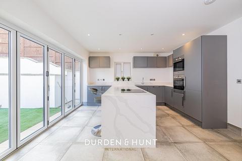 4 bedroom detached house for sale, Summerfield Road, Loughton, IG10