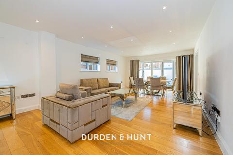 4 bedroom detached house for sale, Summerfield Road, Loughton, IG10