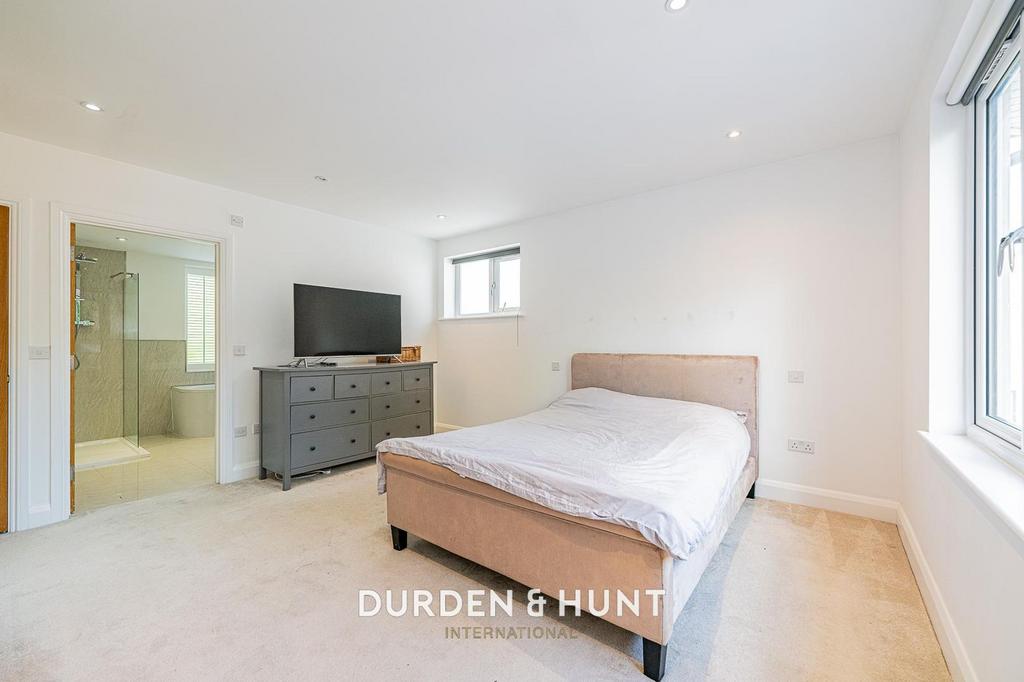 Master bedroom, en suite