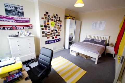 Blenheim Crescent, Hyde Park, Leeds, LS2 9AY