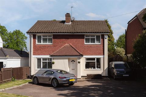 4 bedroom detached house for sale, Shelvers Way, Tadworth