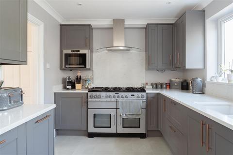 4 bedroom detached house for sale, Shelvers Way, Tadworth