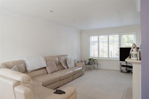 4 bedroom detached house for sale, Shelvers Way, Tadworth