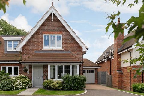 8 Nower Close, Epsom Downs, Epsom, KT18 5FN