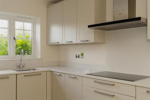 8 Nower Close, Epsom Downs, Epsom, KT18 5FN
