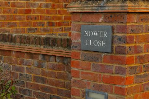8 Nower Close, Epsom Downs, Epsom, KT18 5FN