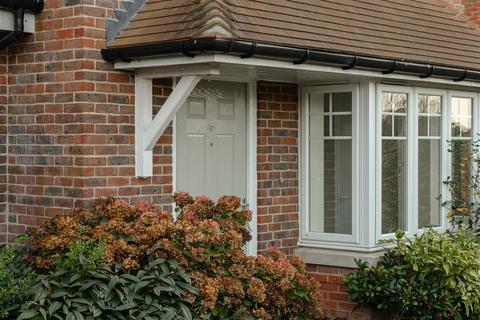 8 Nower Close, Epsom Downs, Epsom, KT18 5FN