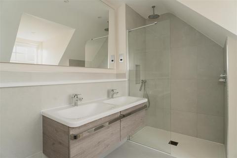 8 Nower Close, Epsom Downs, Epsom, KT18 5FN