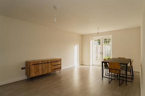 8 Nower Close, Epsom Downs, Epsom, KT18 5FN