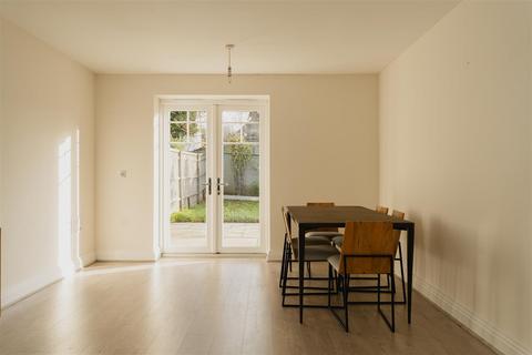 8 Nower Close, Epsom Downs, Epsom, KT18 5FN