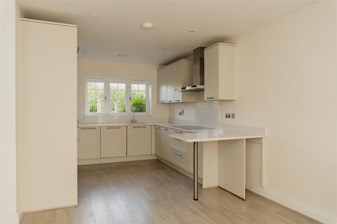 8 Nower Close, Epsom Downs, Epsom, KT18 5FN