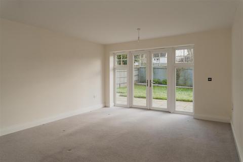 8 Nower Close, Epsom Downs, Epsom, KT18 5FN
