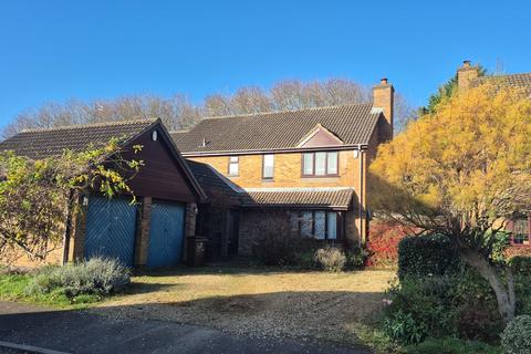 4 bedroom detached house for sale, Fernie Field, Moulton, NN3 7BD