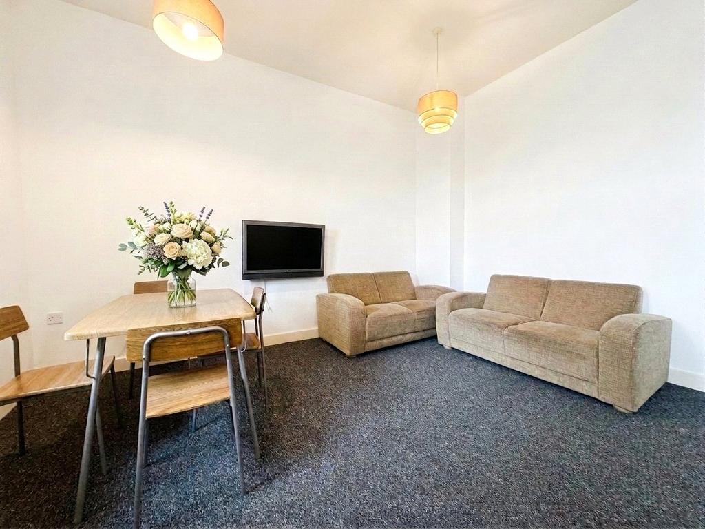 Apartment in Reading - View 4