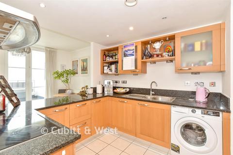 2 bedroom flat for sale, Steyne Gardens, Worthing, West Sussex