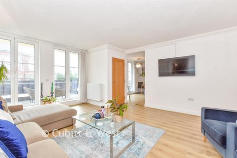 2 bedroom flat for sale, Steyne Gardens, Worthing, West Sussex