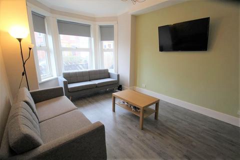 6 bedroom semi-detached house to rent, Delph Mount, Woodhouse, Leeds, LS6 2HS