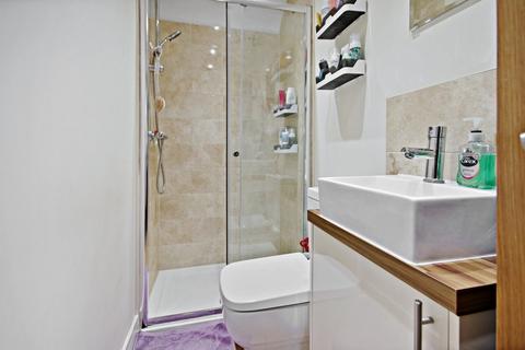 Studio for sale, London Road, East Grinstead, RH19