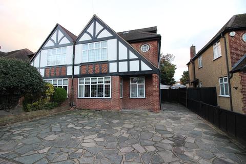 undefined, Columbia Avenue, Worcester Park KT4