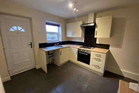 2 bedroom end of terrace house to rent, Old Lane, Birkenshaw