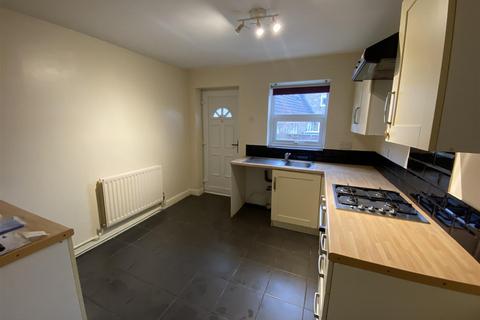 2 bedroom end of terrace house to rent, Old Lane, Birkenshaw