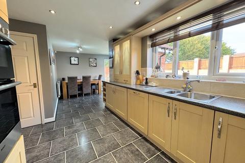 4 bedroom detached house for sale, Sherroside Close, Derby DE22