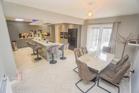 4 bedroom bungalow for sale, Lakelands Drive, Ladybridge, Bolton, BL3