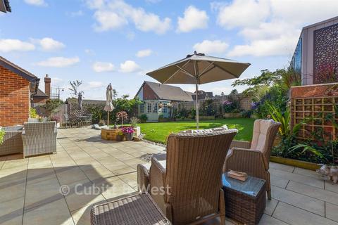 4 bedroom detached house for sale, Orchid Way, Crawley, West Sussex