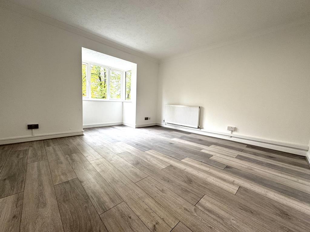 4 - Lounge.jpg