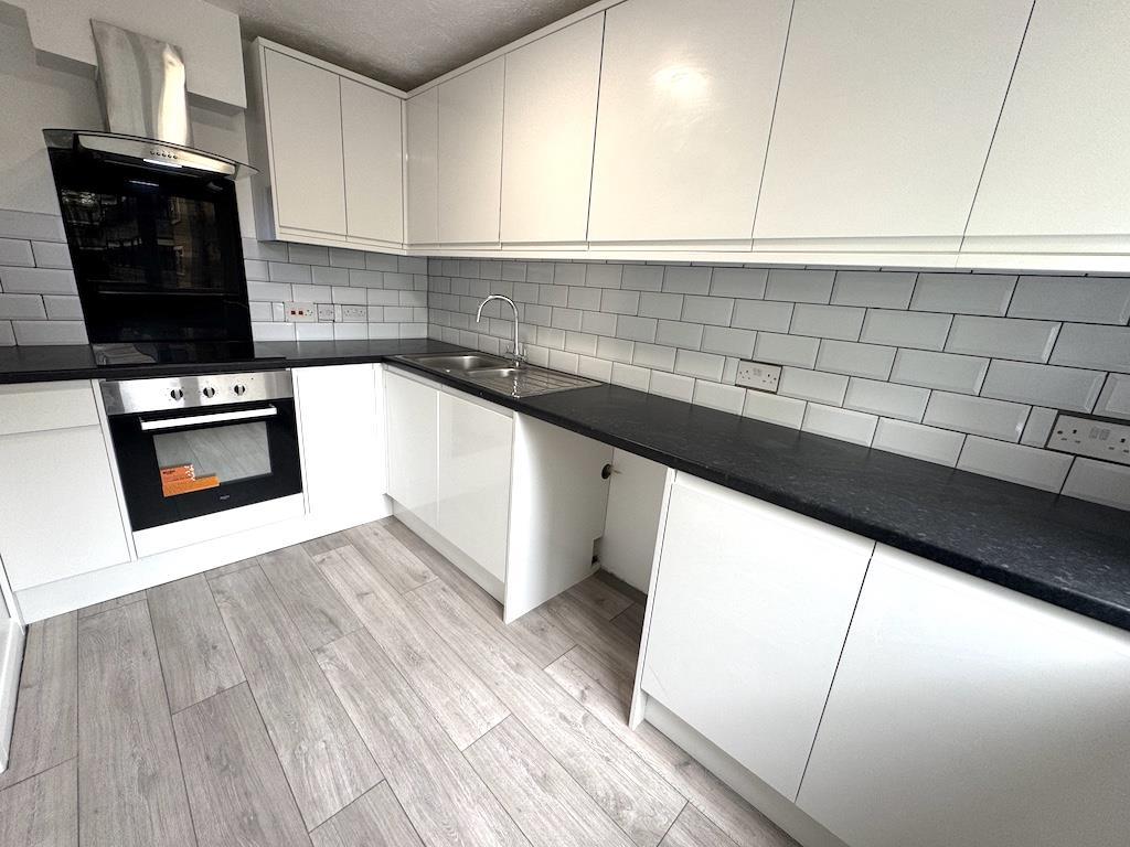 6 - Kitchen.jpg
