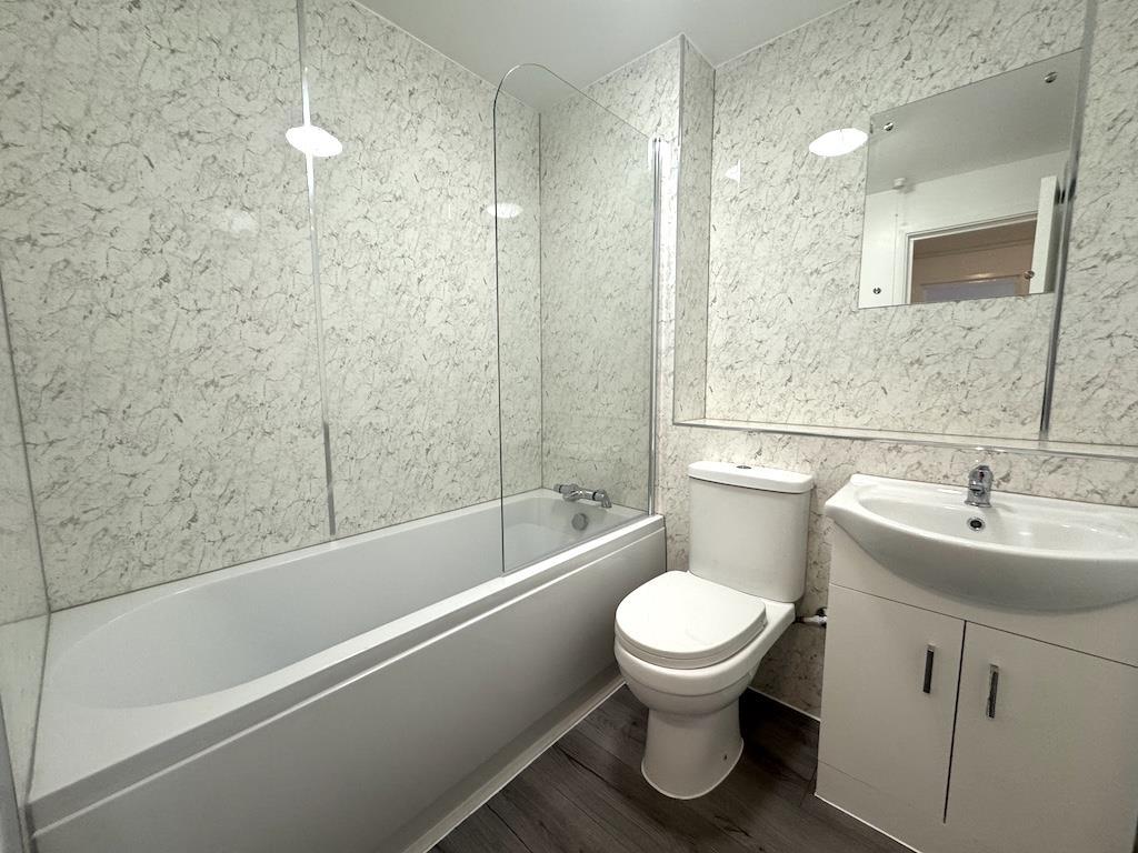 9 - Bathroom.jpg
