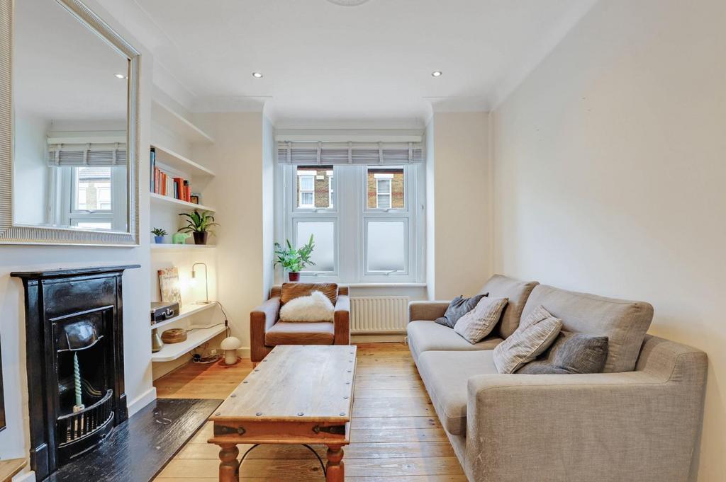11-3081 JHProp World - 63 Highclere Street - 5.jpg