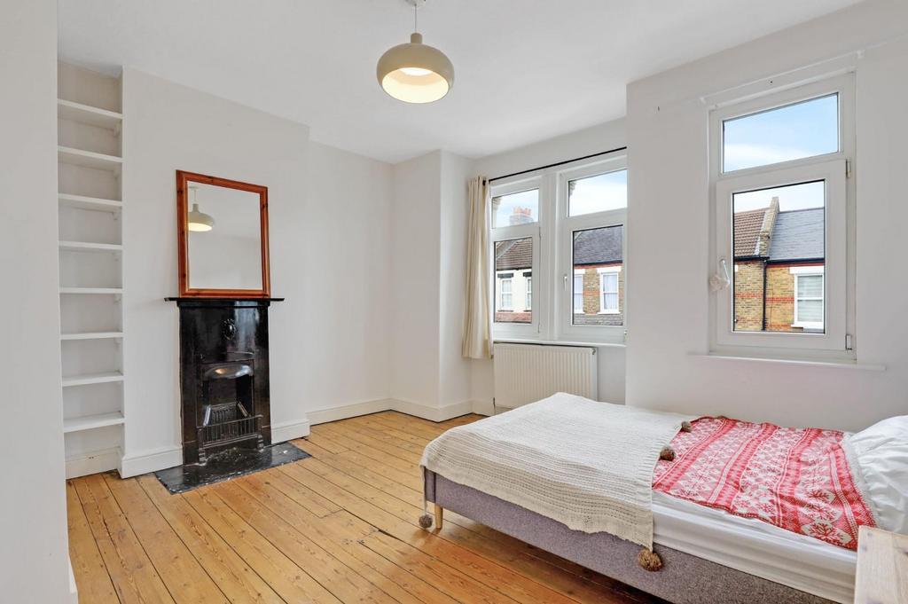 05-5c7a JHProp World - 63 Highclere Street - 32.jpg