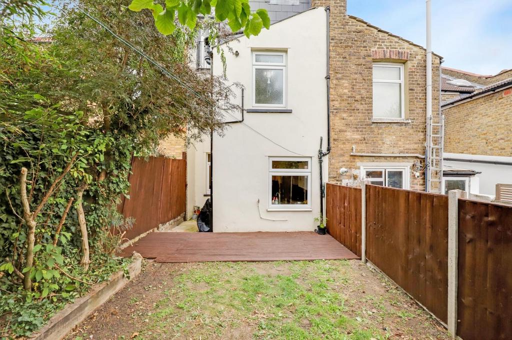 04-45a5 JHProp World - 63 Highclere Street - 29.jpg