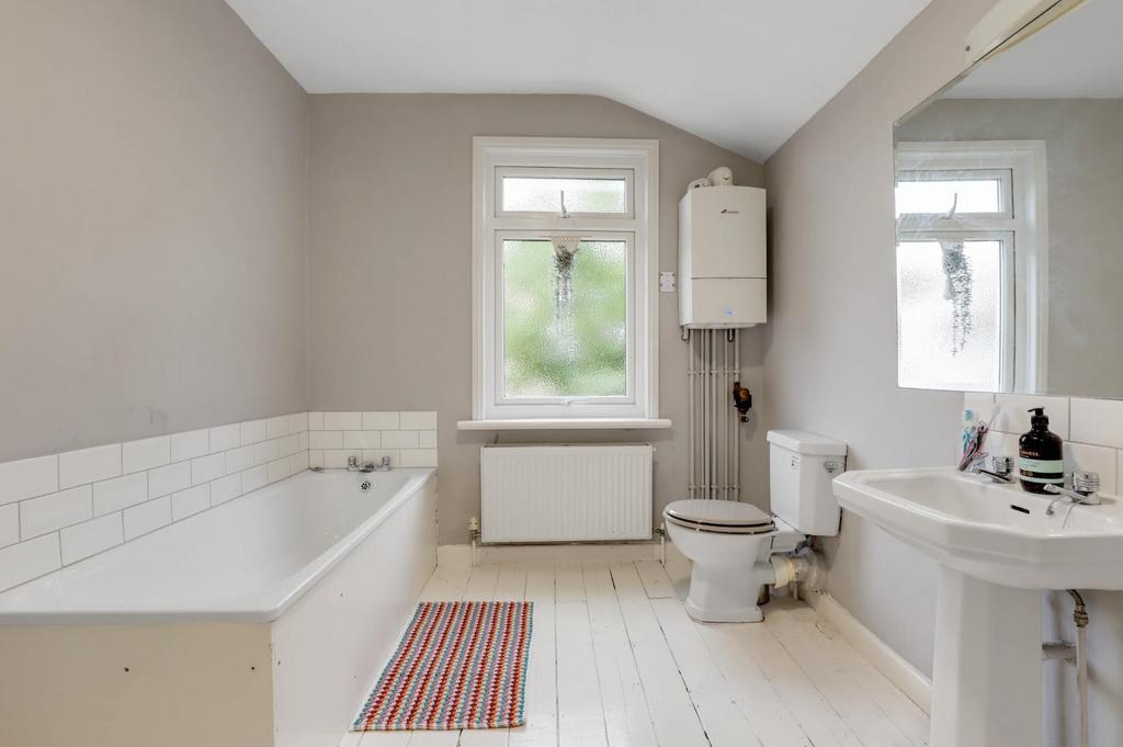 07-1bfb JHProp World - 63 Highclere Street - 37.jpg