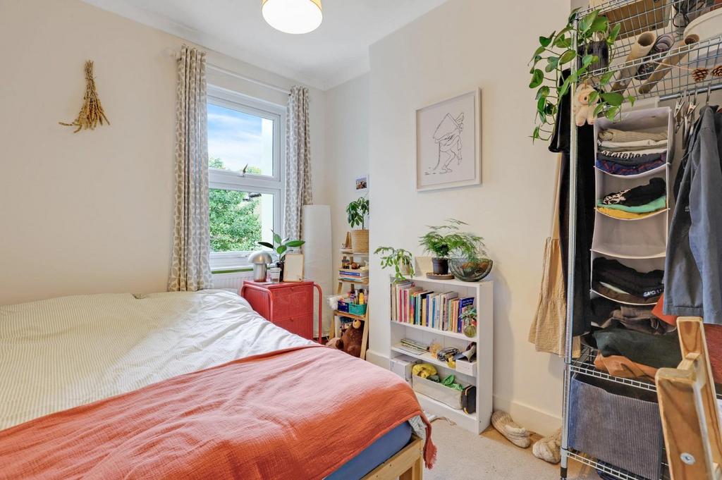 06-b9f0 JHProp World - 63 Highclere Street - 35.jpg
