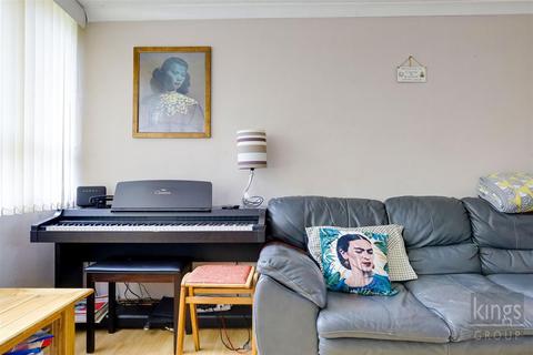 undefined, Ivinghoe Close, Enfield