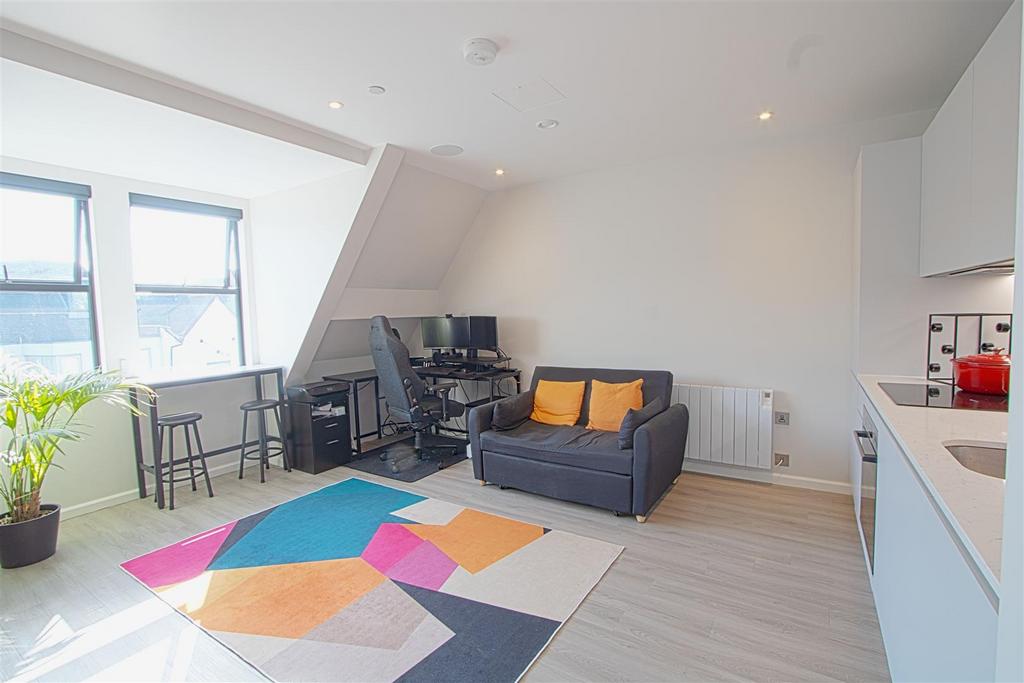 Lounge 1.jpg