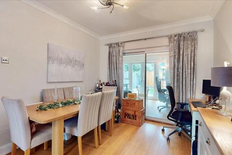 7 The Chase, Chadwell Heath, Romford, RM6 6UR