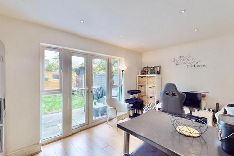 7 The Chase, Chadwell Heath, Romford, RM6 6UR