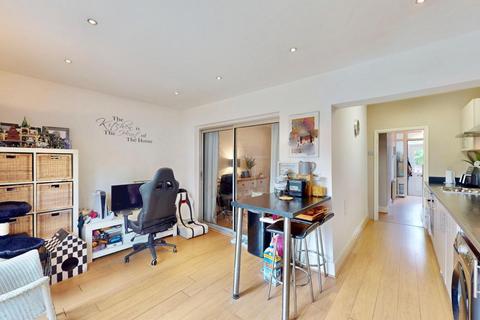 7 The Chase, Chadwell Heath, Romford, RM6 6UR