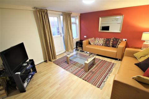 Manor Drive, Hyde Park, Leeds, LS6 1DD